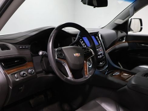 Used 2020 Cadillac Escalade Premium Luxury image 17