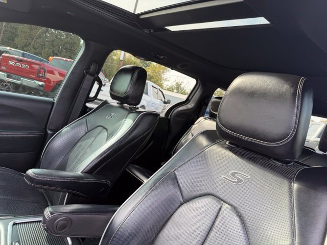 Used 2020 Chrysler Pacifica Limited FWD image 3