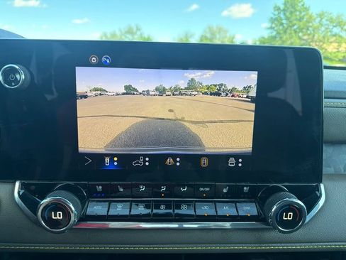Certified 2025 Chevrolet Colorado ZR2 w/ Technology Package AWD/4WD image 18