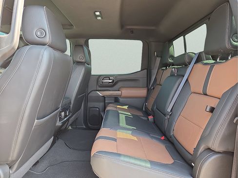 Used 2022 Chevrolet Silverado 1500 High Country w/ Technology Package AWD/4WD image 10