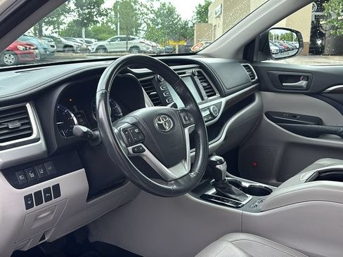 Used 2014 Toyota Highlander Limited w/ Driver Technology Package AWD/4WD image 26