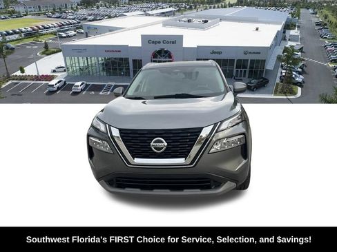 Used 2021 Nissan Rogue SV w/ Premium Package FWD image 2