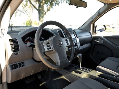Used 2019 Nissan Frontier S image 2