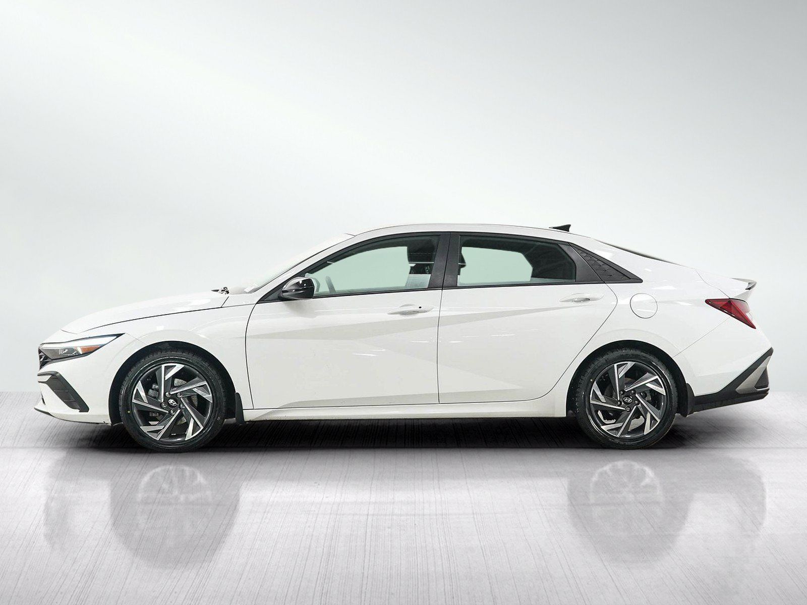 Used 2025 Hyundai Elantra SEL FWD image 2