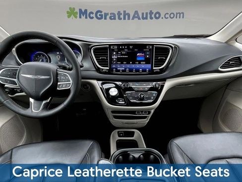 Used 2024 Chrysler Pacifica Touring-L image 8