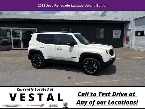 Used 2023 Jeep Renegade Latitude w/ Sun/Sound Group AWD/4WD image 4