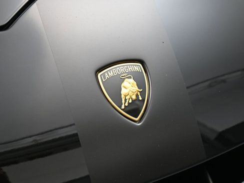 Used 2022 Lamborghini Huracan EVO RWD image 13