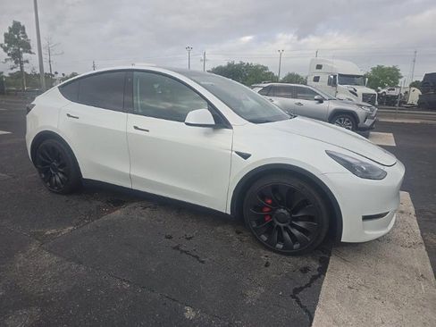 Used 2022 Tesla Model Y Performance image 3