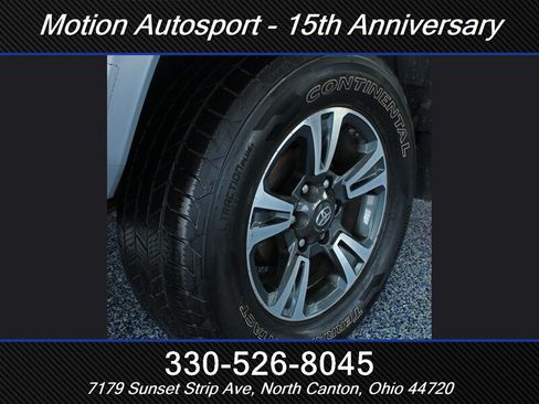 Used 2017 Toyota Tacoma SR5 AWD/4WD image 35
