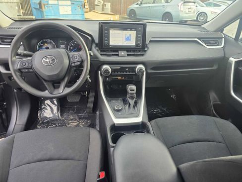 Used 2021 Toyota RAV4 LE image 20