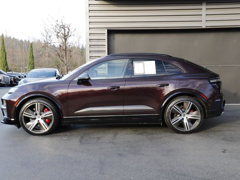 Used 2024 Porsche Macan Turbo Electric image 5