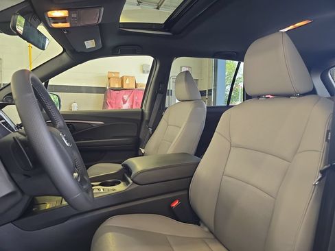 Used 2025 Honda Passport EX-L image 16