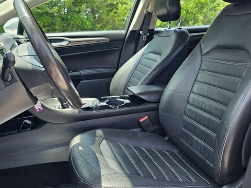 Used 2014 Ford Fusion SE w/ Equipment Group 202A FWD image 14