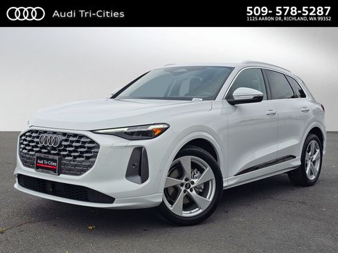 New 2025 Audi Q5 Prestige image 1