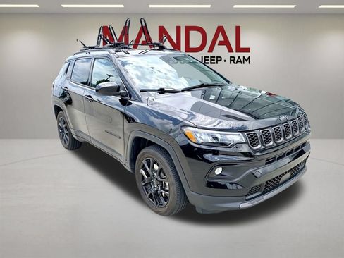 Used 2025 Jeep Compass Latitude w/ Altitude Special Edition AWD/4WD image 3