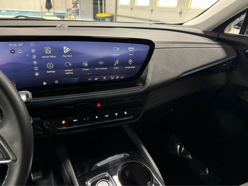 Certified 2025 Buick Envision Sport Touring image 18