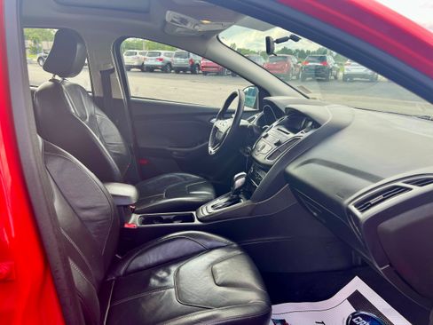 Used 2016 Ford Focus SE w/ Equipment Group 201A FWD image 8