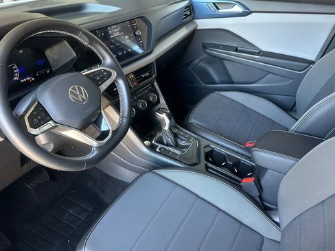 Used 2023 Volkswagen Taos SE w/ Panoramic Sunroof Package FWD image 10