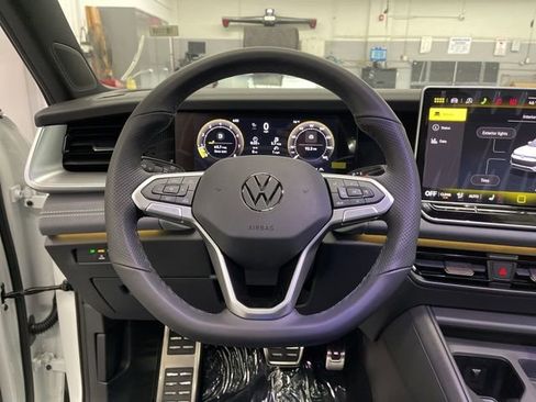 New 2026 Volkswagen Tiguan SE R-Line image 15