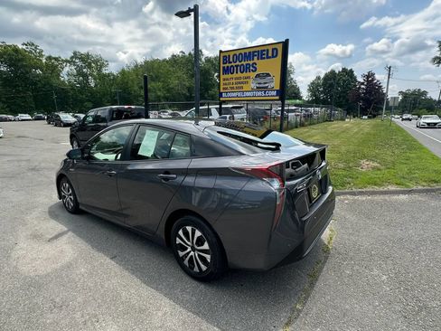 Used 2017 Toyota Prius Two w/ Prius Two Safety Plus Package FWD image 7