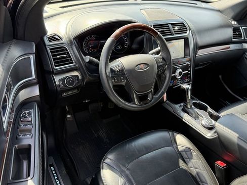 Used 2018 Ford Explorer Platinum image 17