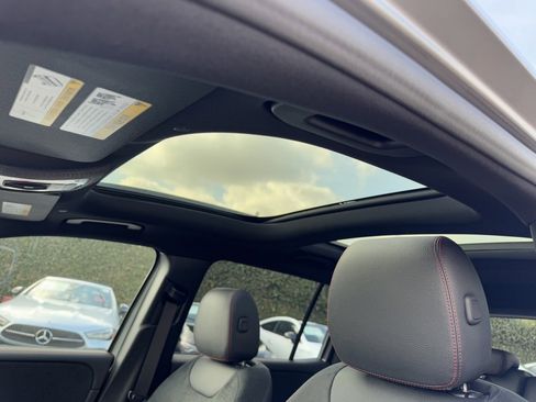 Used 2024 Mercedes-Benz EQB 300 4MATIC image 21