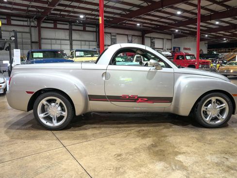 Used 2004 Chevrolet SSR w/ Preferred Equipment Group RWD image 7