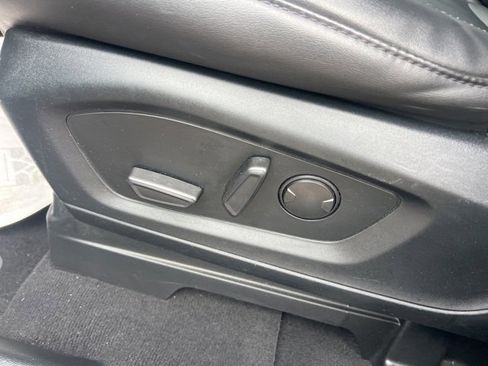 Certified 2022 Ford Explorer XLT w/ Equipment Group 202A image 19