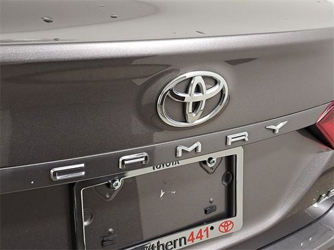 Used 2022 Toyota Camry LE image 9