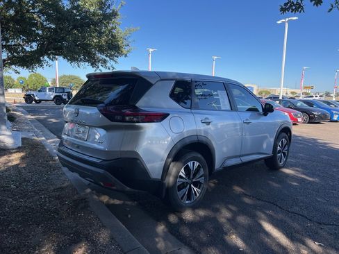 Used 2023 Nissan Rogue SV image 7