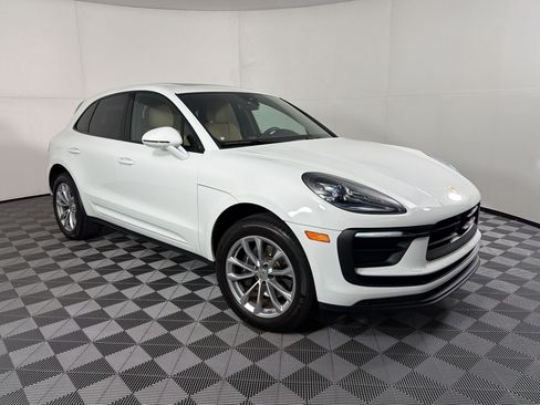Certified 2026 Porsche Macan AWD/4WD image 7