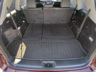 Used 2016 Toyota Highlander XLE video 3