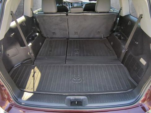 Used 2016 Toyota Highlander XLE image 3