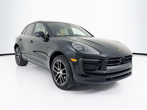 Certified 2025 Porsche Macan image 7