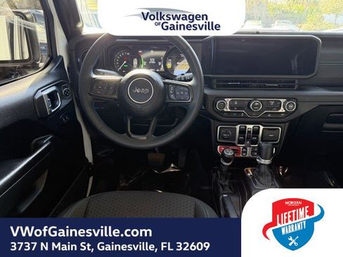 Used 2024 Jeep Wrangler Unlimited Rubicon 4xe image 13