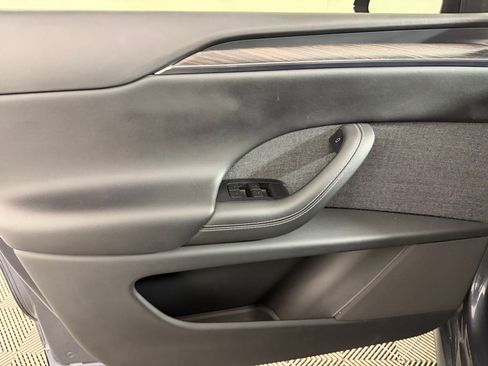 Used 2022 Tesla Model X AWD image 11