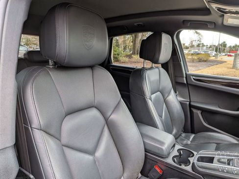 Used 2021 Porsche Macan S image 38
