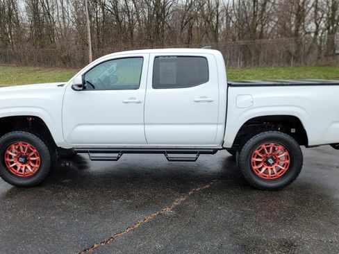 Used 2020 Toyota Tacoma SR image 7