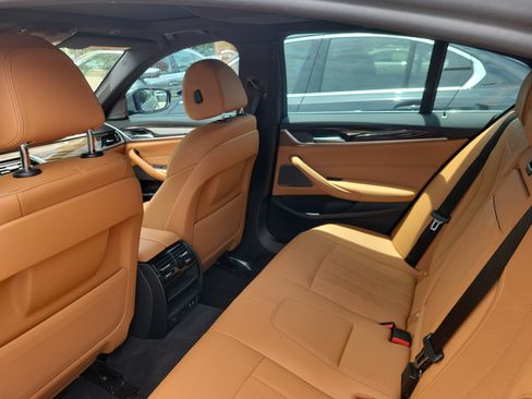 Used 2022 BMW 530i w/ Premium Package RWD image 11
