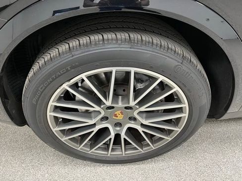 Used 2022 Porsche Cayenne Platinum Edition AWD/4WD image 13