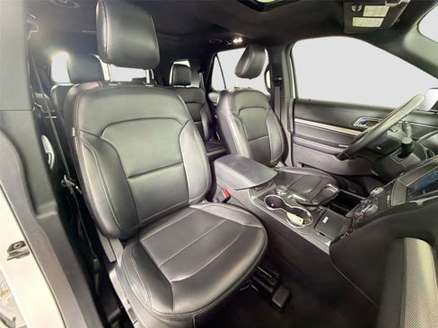 Used 2019 Ford Explorer XLT w/ Equipment Group 202A AWD/4WD image 24
