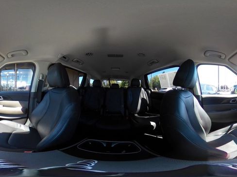 Used 2026 Kia Carnival FWD image 40