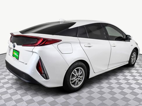 Used 2017 Toyota Prius Prime Advanced image 8