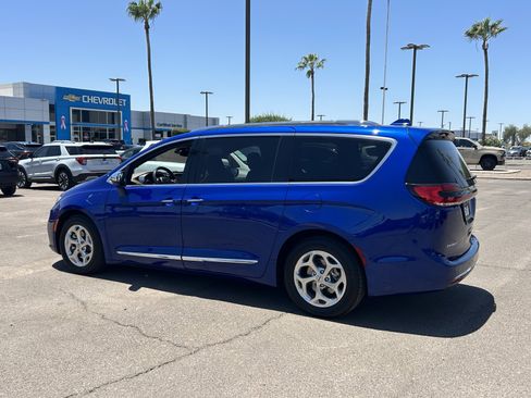 Used 2021 Chrysler Pacifica Limited w/ Premium & Safety Sphere Group FWD image 3