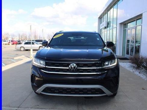Used 2023 Volkswagen Atlas Cross Sport SE image 2