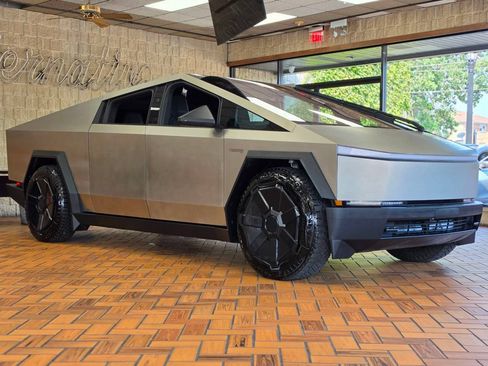 Used 2024 Tesla Cybertruck AWD Crew Cab image 8