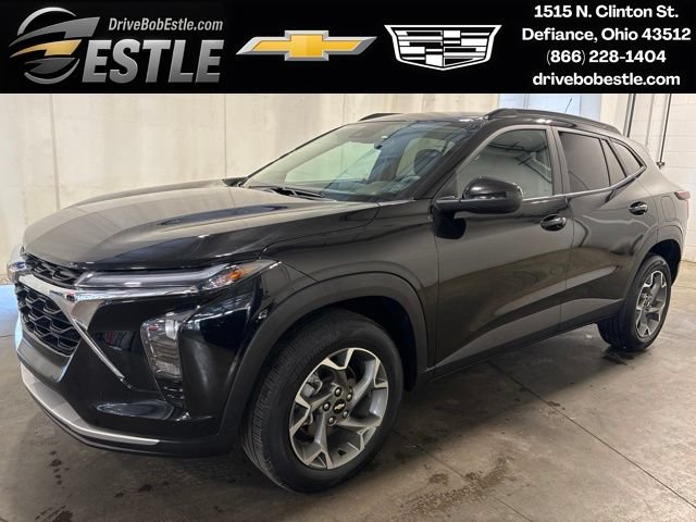 Used 2025 Chevrolet Trax LT FWD image 1