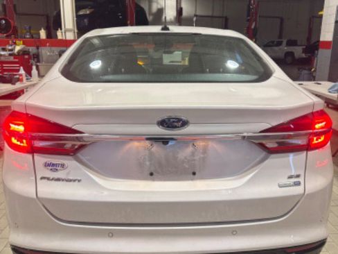 Used 2018 Ford Fusion SE w/ Fusion SE Technology Package image 44