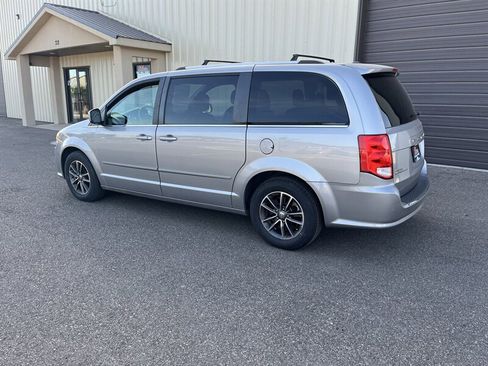 Used 2017 Dodge Grand Caravan SXT image 6