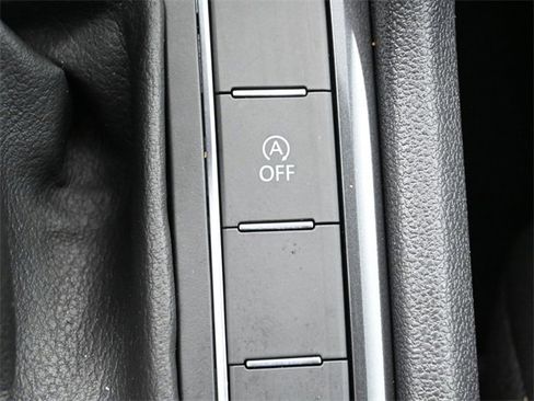 Used 2020 Volkswagen Tiguan SE w/ Panoramic Sunroof Package image 26